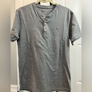 American Eagle short sleeve Men’s 3 button shirt, NWT